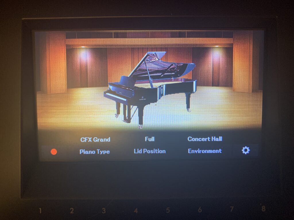 DGX-670 Piano Room