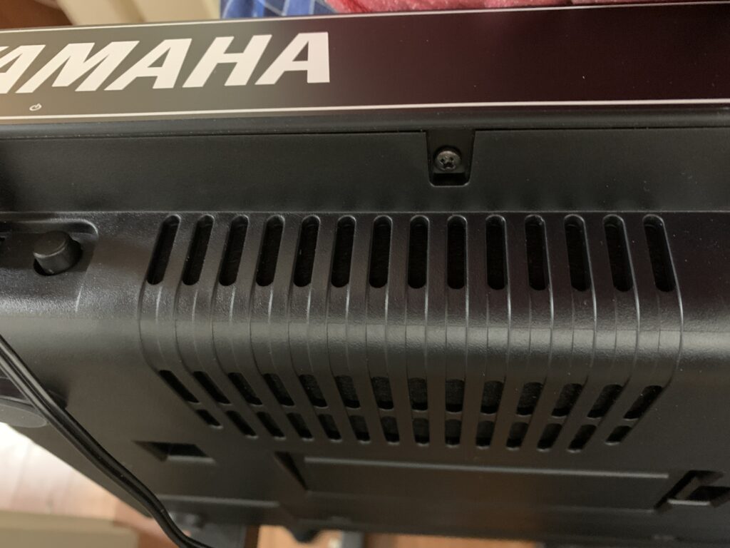 Yamaha CK61 Speakers