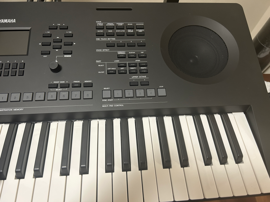 PSR-SX620: Speakers From Players Perspective